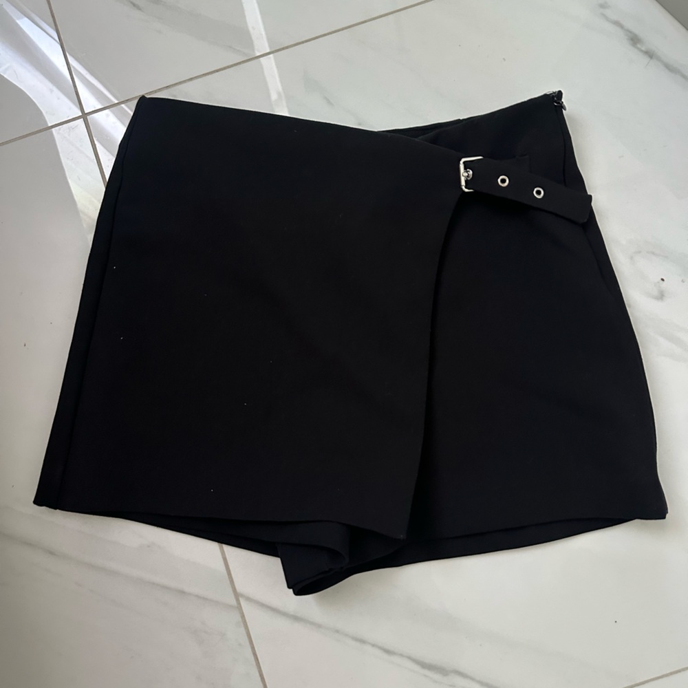 Zara Elegant Black Skort with Buckle